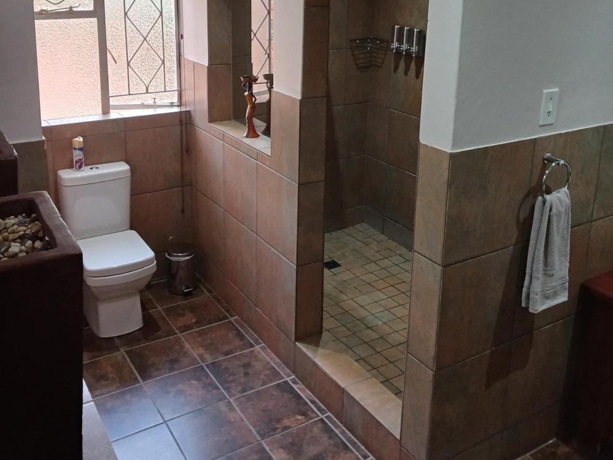 Hotel Blue Sky Manor Roodepoort Zimmer foto